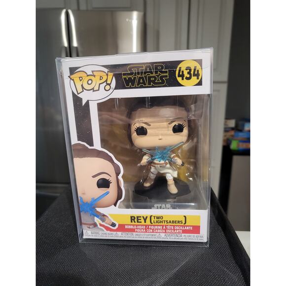 Funko Pop Star Wars Rey #434 Two Lightsabers Version 2021 In Protective Case - Picture 1 of 6
